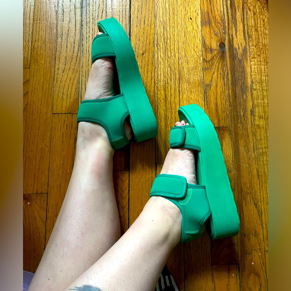 Twoobs Kelly green platform sandals size sz40